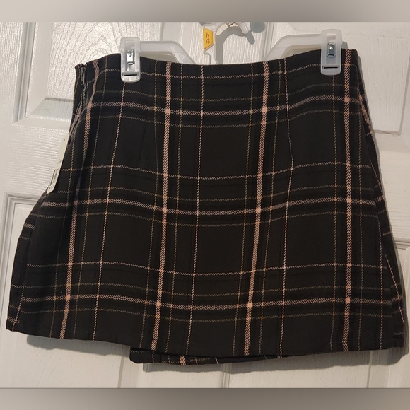 Plaid Skirt~NWT! - Picture 3 of 7